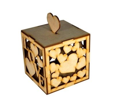 Caja LOVE con corazones