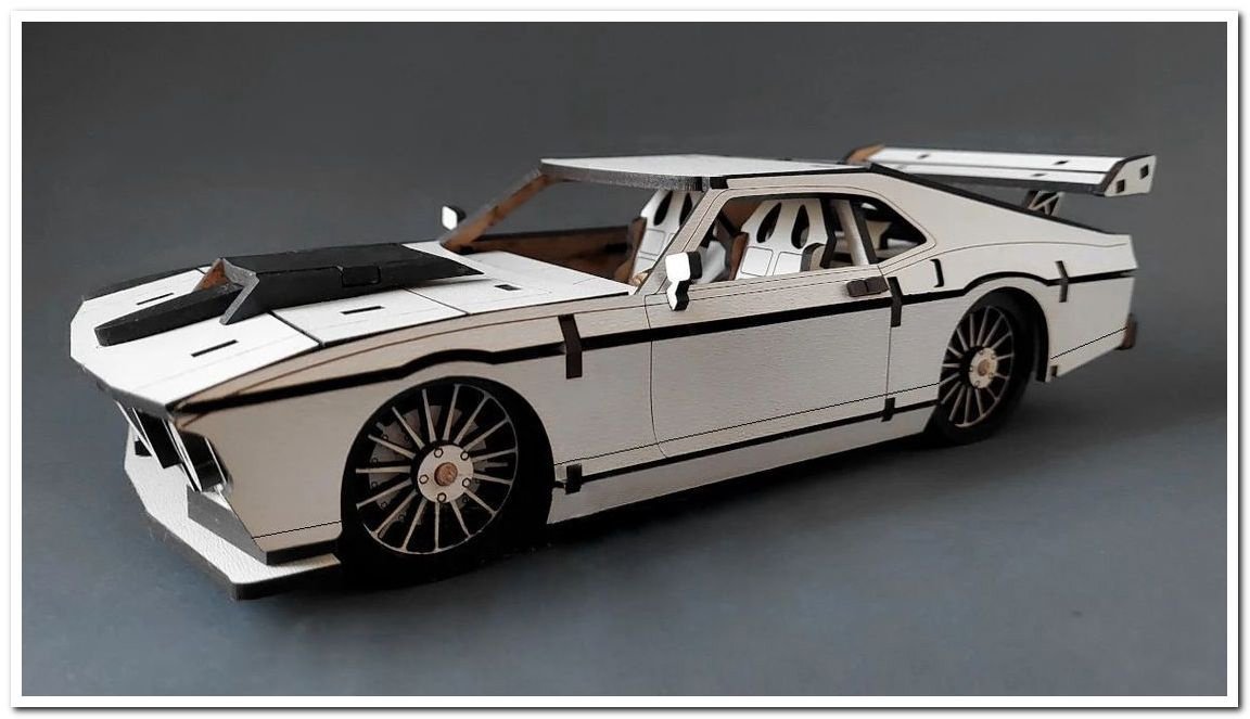 MUSTANG MODERNO
