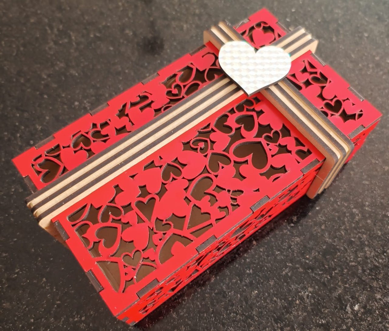 caja con cinta