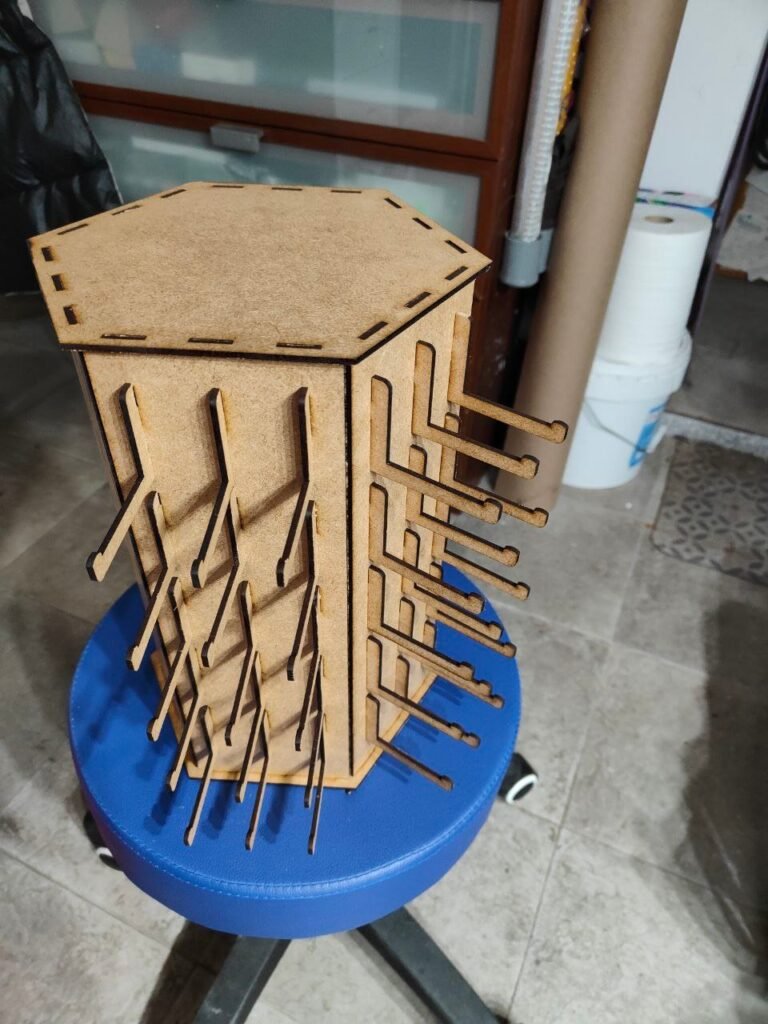 para colgar aretes o llaveros hexagonal