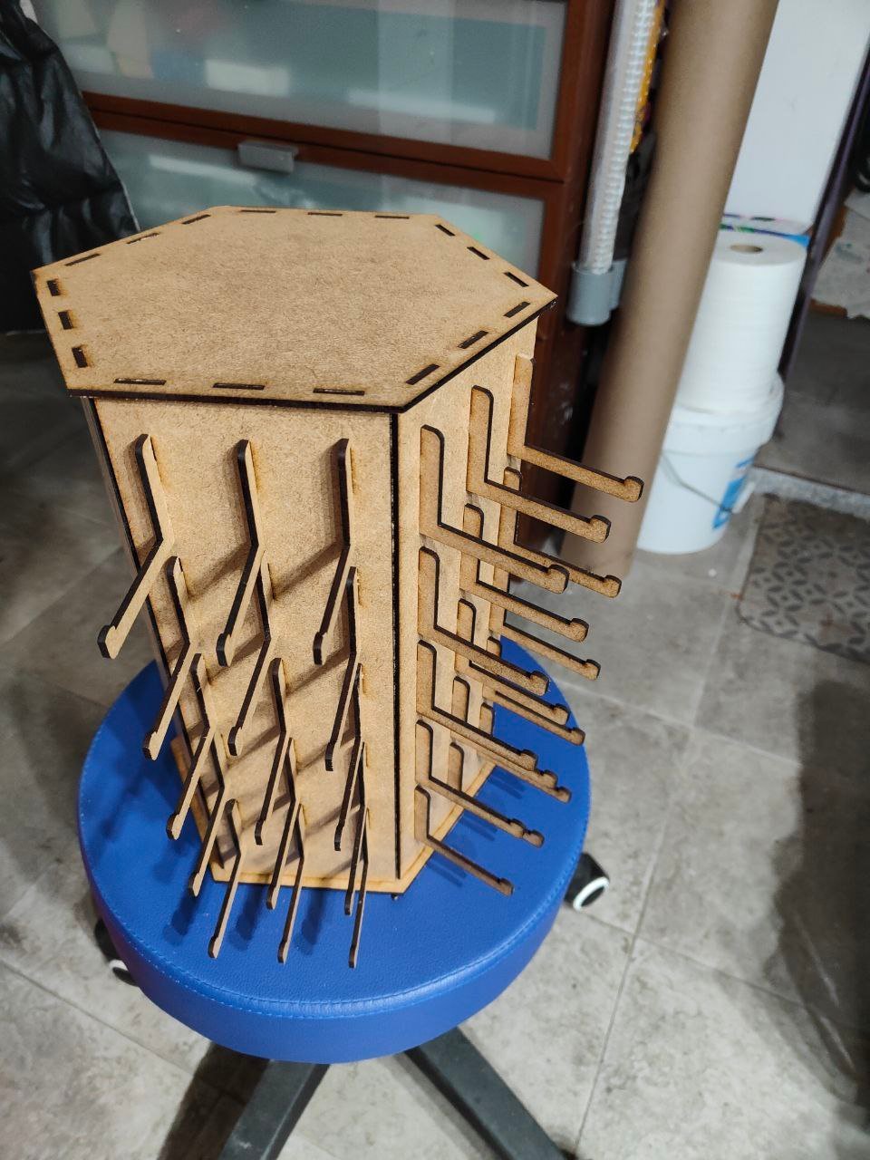 para colgar aretes o llaveros hexagonal