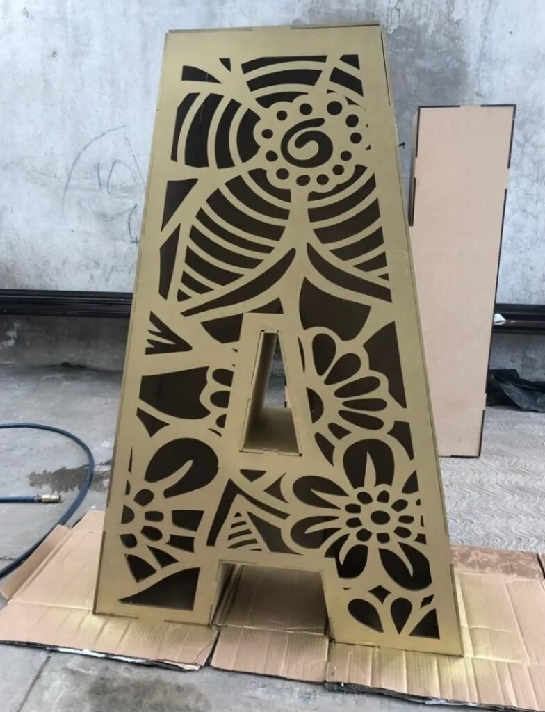 LETRAS 3D DE 120CMS ALTURA CON ADORNO AL FRENTE